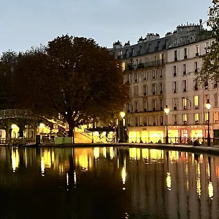 With Fabulous View On Roofs Homestay Paris