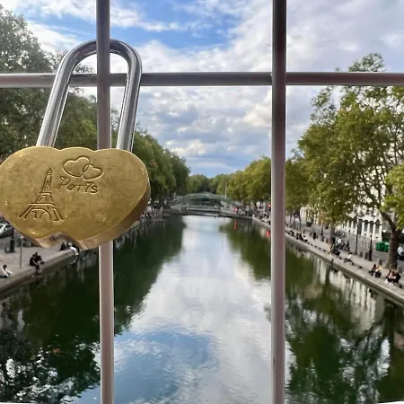 With Fabulous View On Roofs *