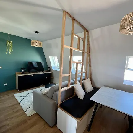 Rum i privatbostad With Fabulous View On Roofs Paris