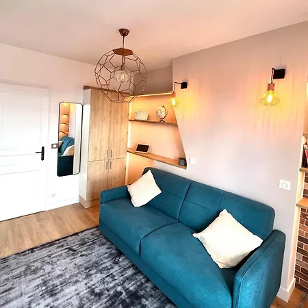 With Fabulous View On Roofs Rum i privatbostad Paris