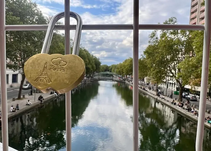 With Fabulous View On Roofs *