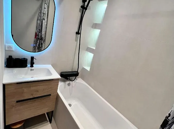 홈스테이 With Fabulous View On Roofs 파리