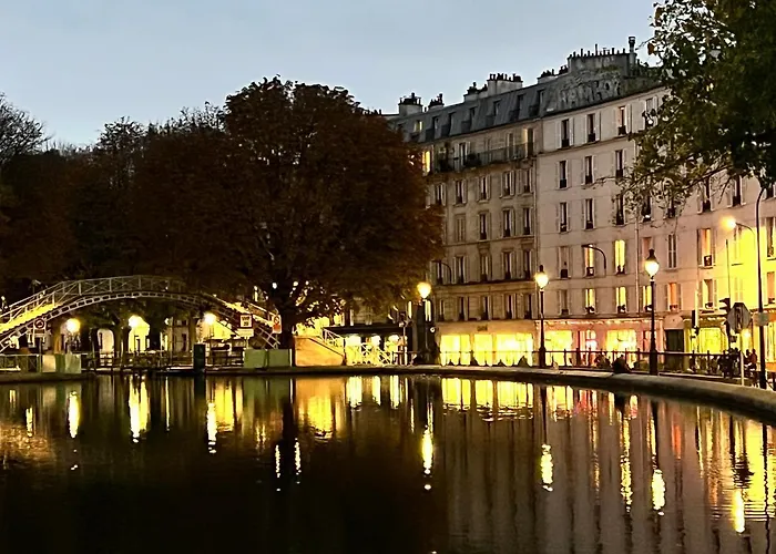 With Fabulous View On Roofs 홈스테이 파리