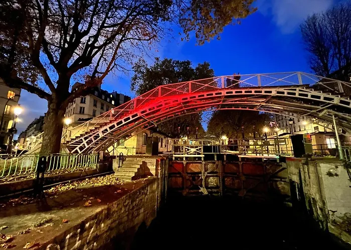 With Fabulous View On Roofs 홈스테이 파리