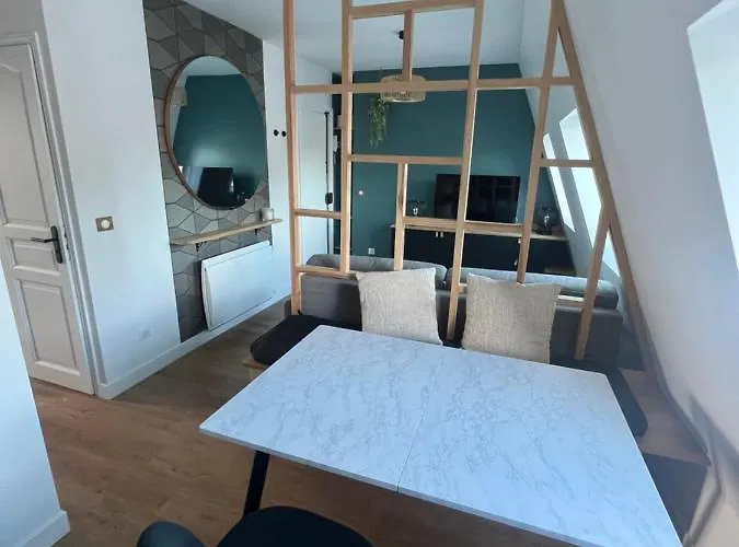 With Fabulous View On Roofs 홈스테이 *