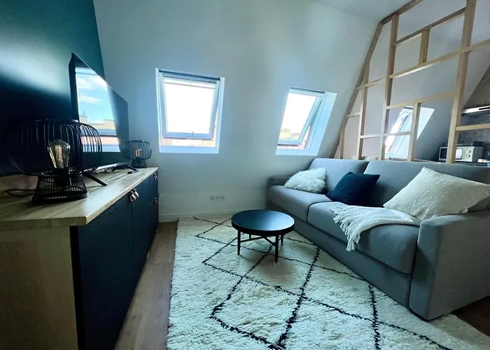 With Fabulous View On Roofs 홈스테이 *