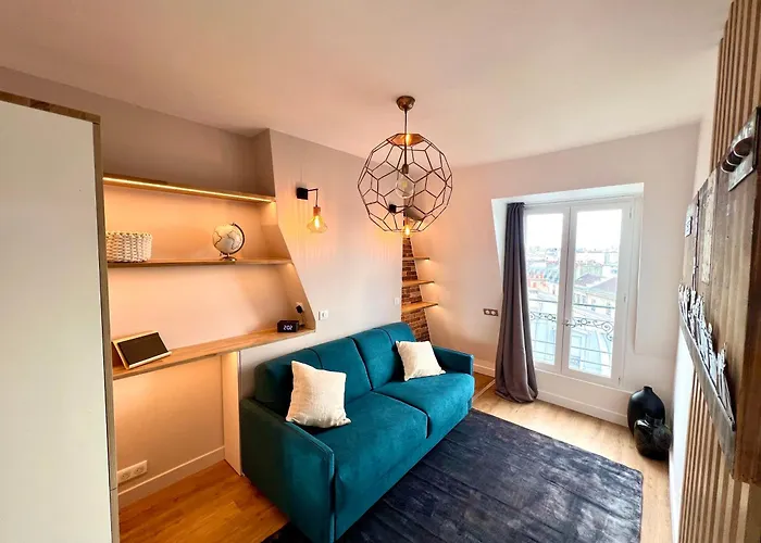 With Fabulous View On Roofs 홈스테이