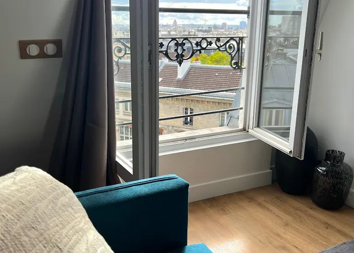 With Fabulous View On Roofs 홈스테이 파리